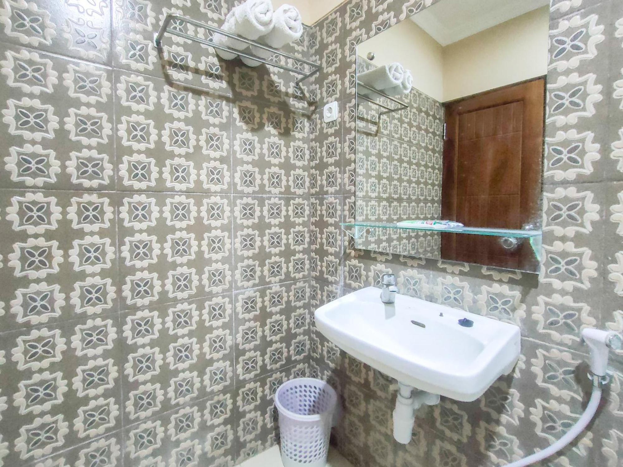 Hotel Reddoorz Syariah At Graha Adi Karya Kartasura Kartosuro Exterior foto