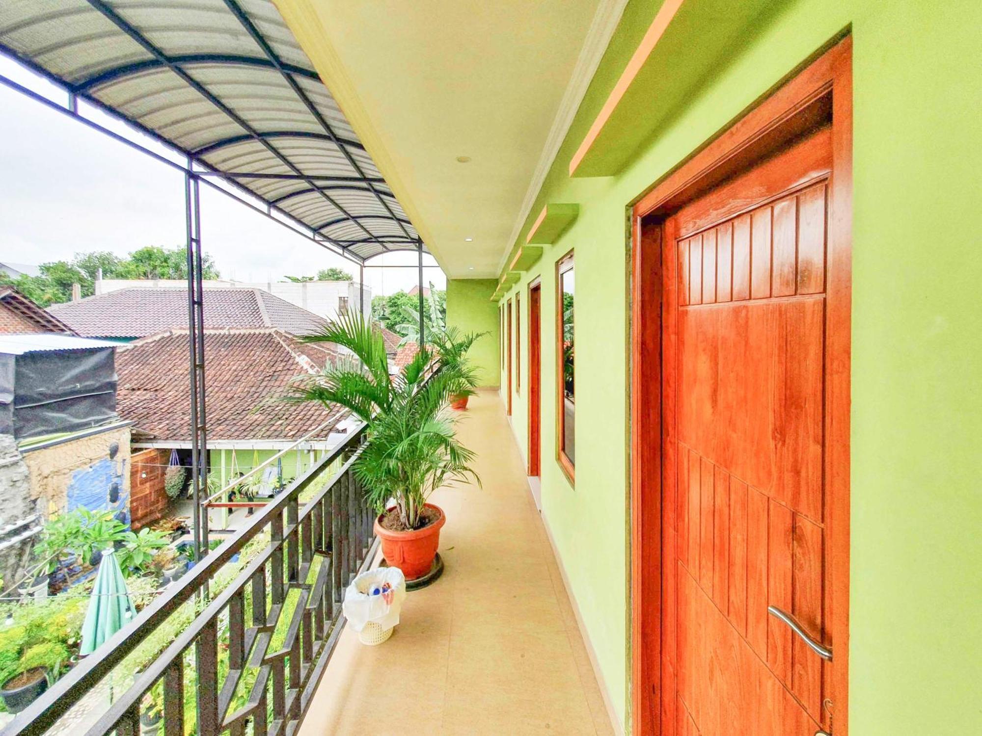 Hotel Reddoorz Syariah At Graha Adi Karya Kartasura Kartosuro Exterior foto